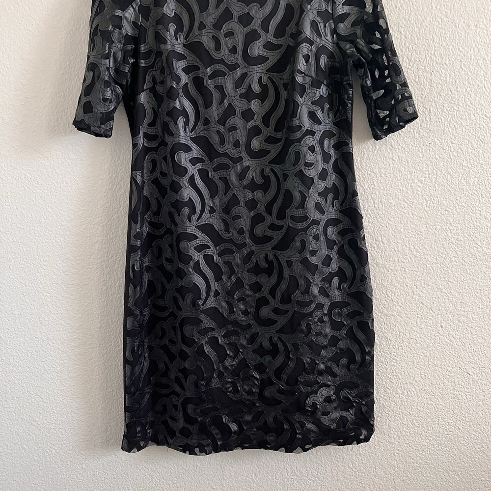 Sandra Darren Sz 8 Sheath Dress Black Faux Leather Burnout Short Sleeve - Picture 3 of 7